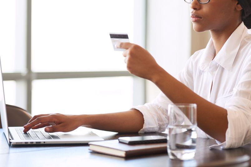 a woman researching how long a wire transfer takes